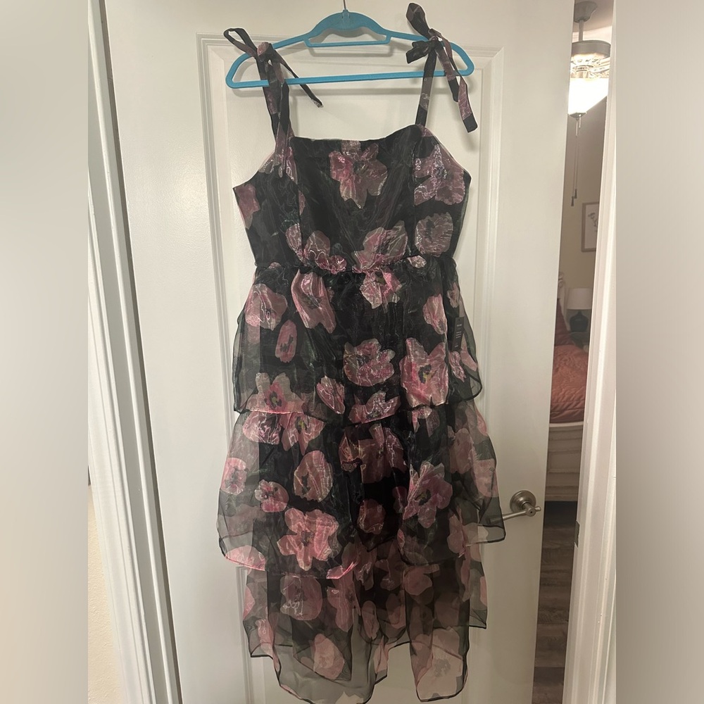LuLu Floral Shear/Shimmer Peplum Midi Black Tie Dress. New with Tags